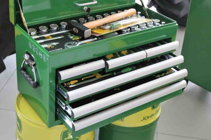 Skrzynka narzędziowa John Deere