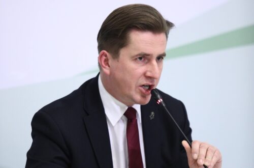 pomocnicy rolnika, rafał romanowski, praca sezonowa w gospodarstwie, pomoc przy zbiorach
