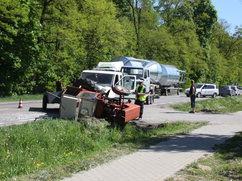 załuzie, powiat makowski, mazowsze, wypdaek z udzialem ciągnika, trzebunia, małopolska