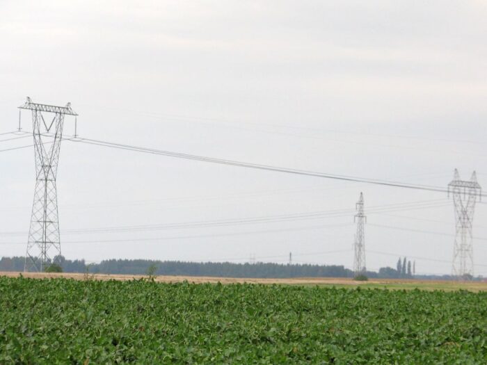 linie energetyczne na polu, przesył prądu, krir, sąd najwyzszy, służebność przesyłu