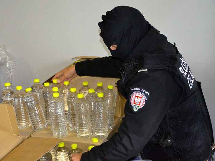 skażone nalewki, nalewki regionalne, kas, Krajowa Administracja Skarbowa, nielegalny alkohol