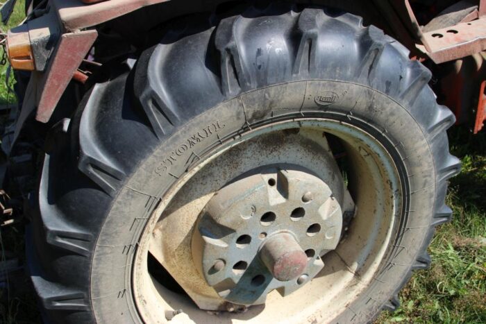 policja, wypadek, łódzkie, traktor przygniółt mężczyznę, gmina Zelów