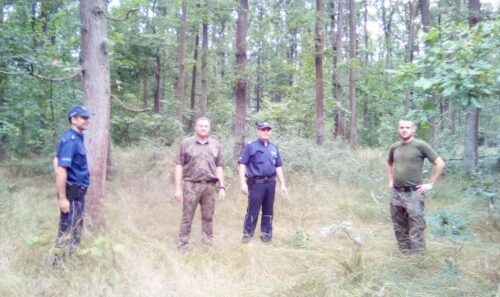policja, kujawsko-pomorskie, las, patrol policji z leśnikami