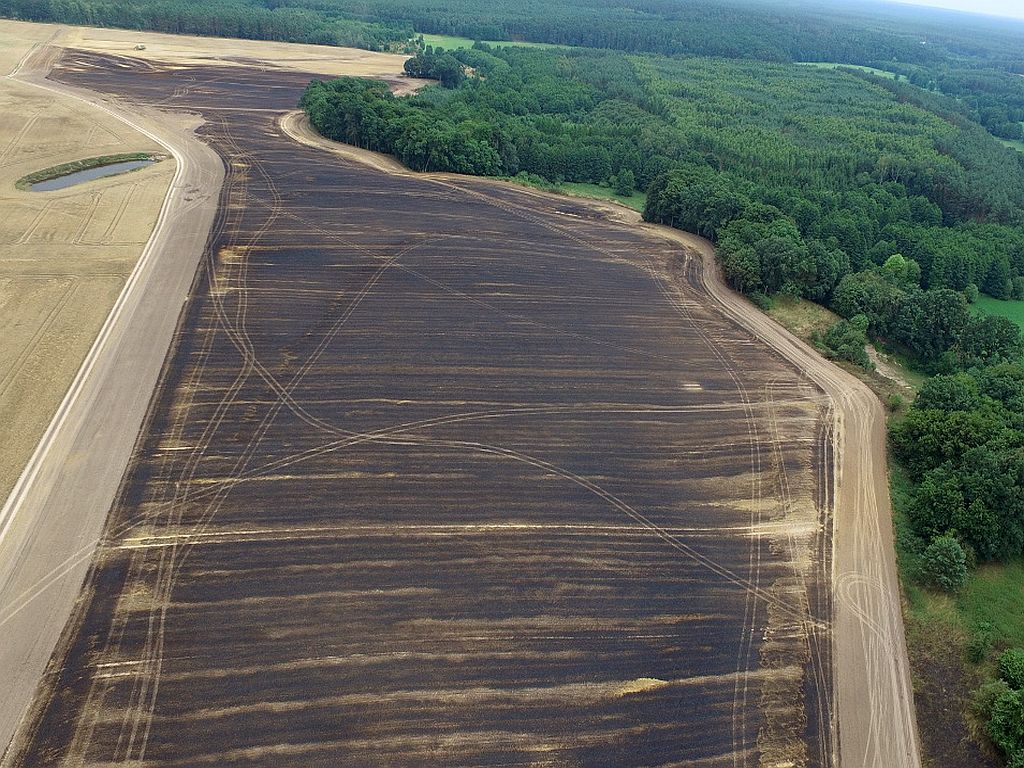 pożar ścierniska, pożar zboża, Pruszcz-Motyl, powiat tucholski, włodary, powiat nyski