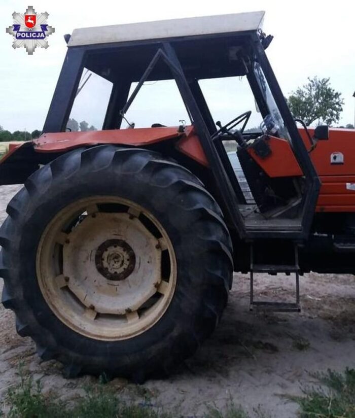 wypadek, policja, lubelskie, traktor uderzył w drzewo, 18-latek zginął w wypadku, wieś