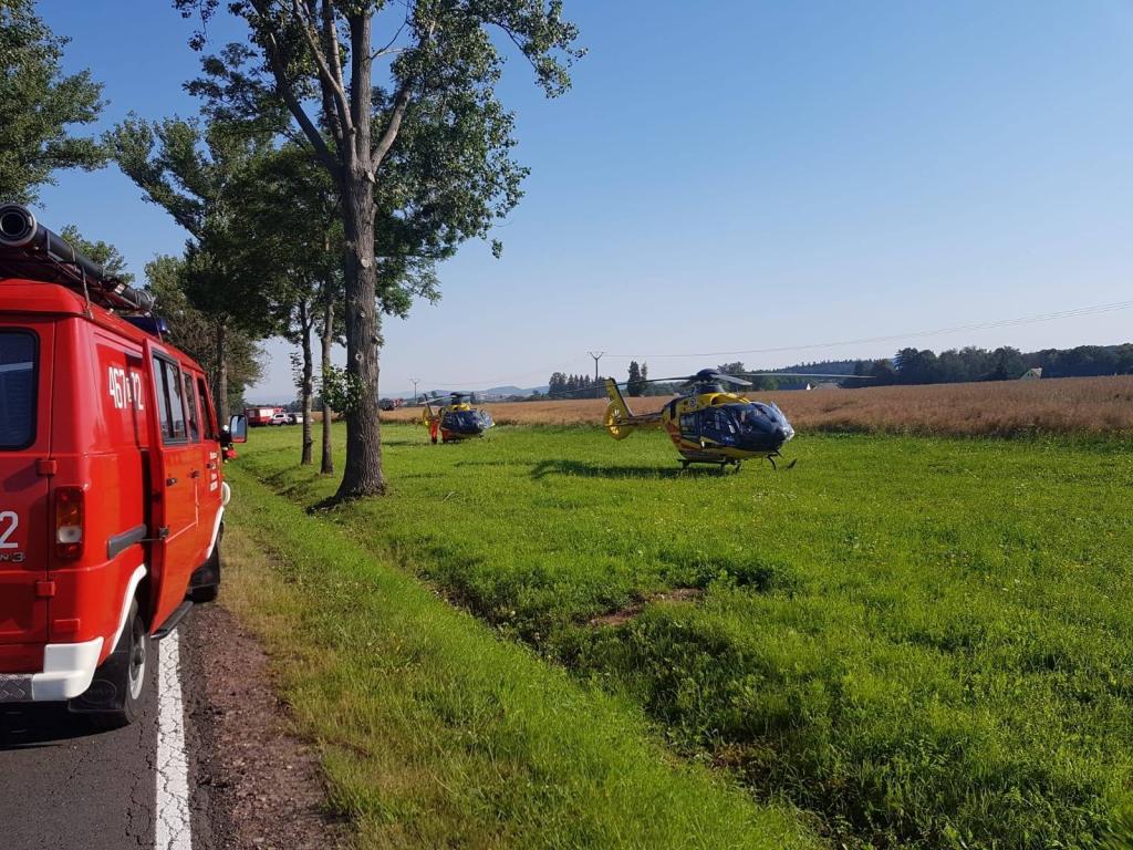 wypadek, dolnośląskie, autobus uderzył w ciągnik, policja, rolnik zginął na drodze