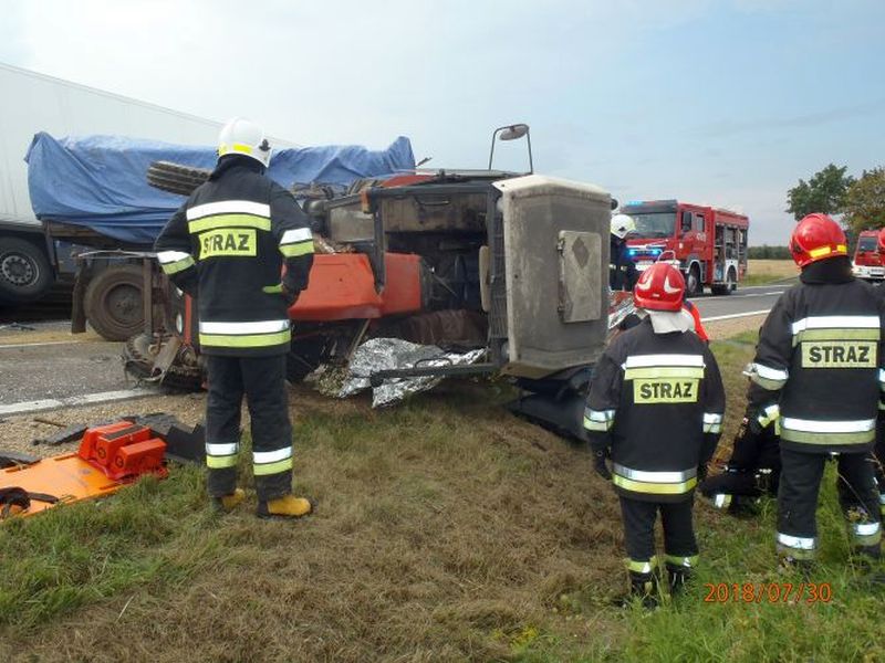 wypadek, policja, straż pożarana, wypadek na drodze