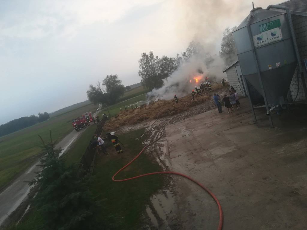 OSP KSRG Ruchna, pożar, burza, straty w gospodarstwie, pożar bel słomy, piorun