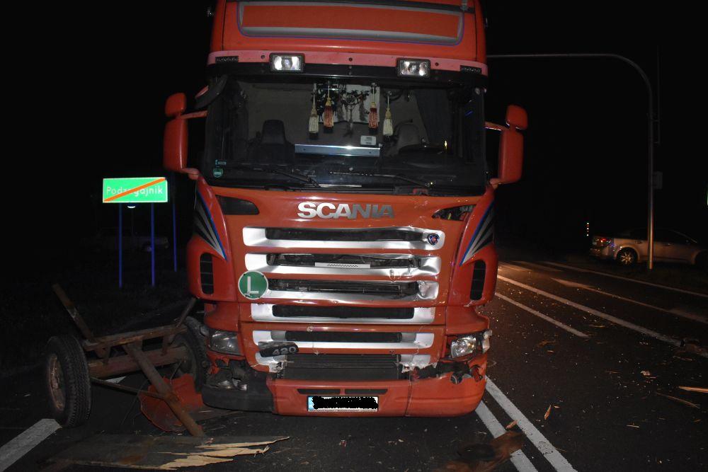 wypadek, mazowieckie, śmierć rolnika, ciężarówka uderzyła w wóz, Zwoleń