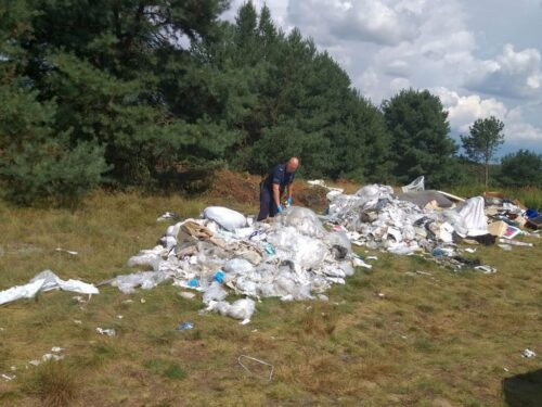 odpady na polu, Wał Ruda, gmina Żabno, KMP Tarnów