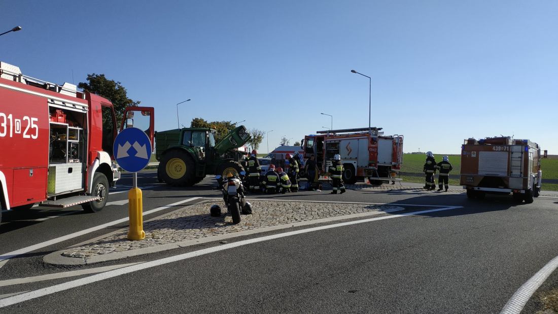 wypadek, policja, ciągnik skręca w lewo, ofiary wypadku