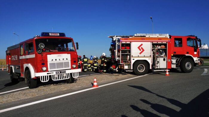 wypadek, policja, ciągnik skręca w lewo, ofiary wypadku