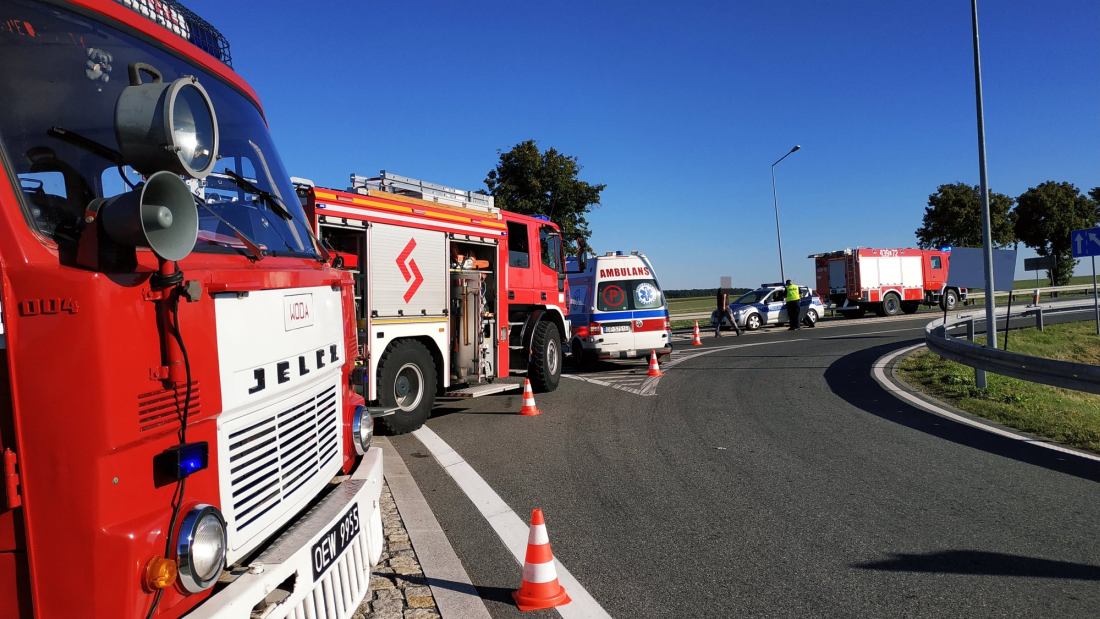 wypadek, policja, ciągnik skręca w lewo, ofiary wypadku