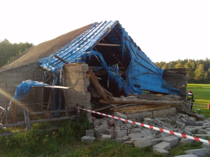 Suchodaniec, poiwiat strzelecki, zawalona stodoła