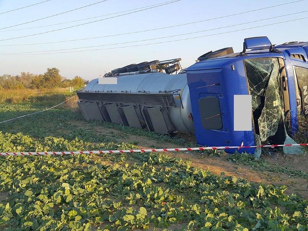 wypadek cysterny z kwasem, dynie na autostradzie, konin, Żukowice, powiat głogowski