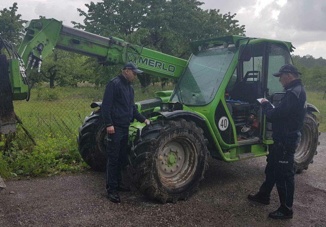 kradzież, policja, przestępstwo, gmina Błędów, kradzież koparko-ładowarki