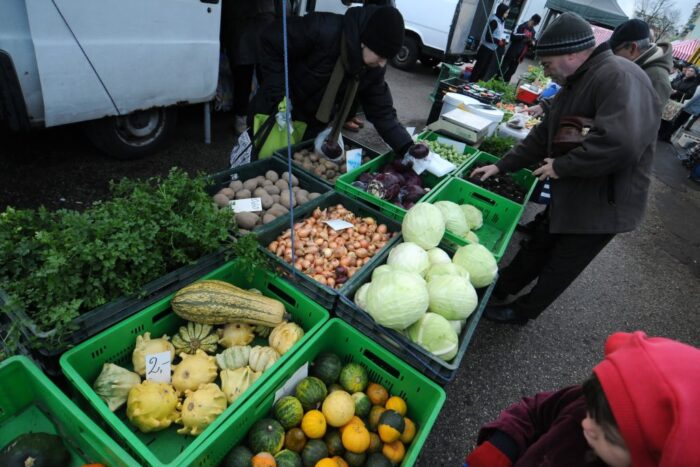 targowisko, bazar, sprzedaż żywności, handel żywnością, Alina Stahl, biuro Informacji Kredytowej, sggw