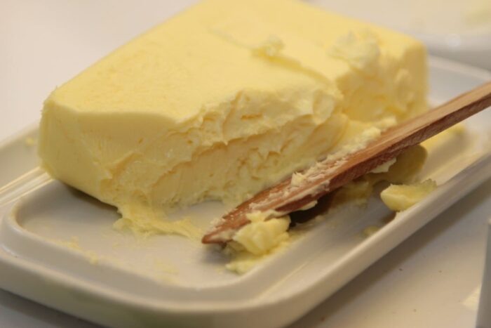 masło, sprzedaż masła, ceny masła, produkcja masła, tłuszcze, produkty mleczarskie