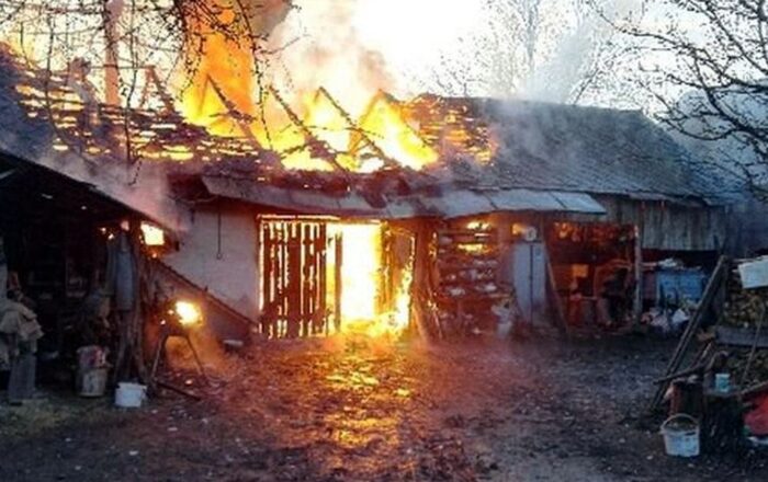 pożar gospodarstwa, świętokrzyskie, Kolonia Grzybów, straż pożarna, gowin, pomorze