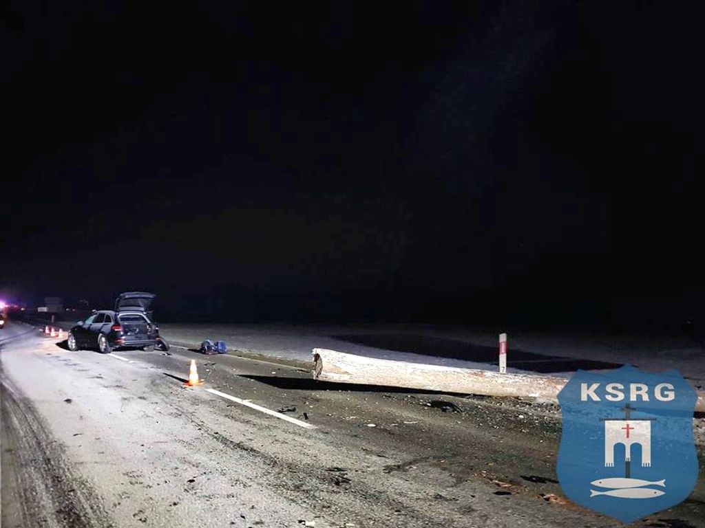 Groń, powiat nowotarski, białka tatrzańska, kłoda na drodze, kradzież drewna