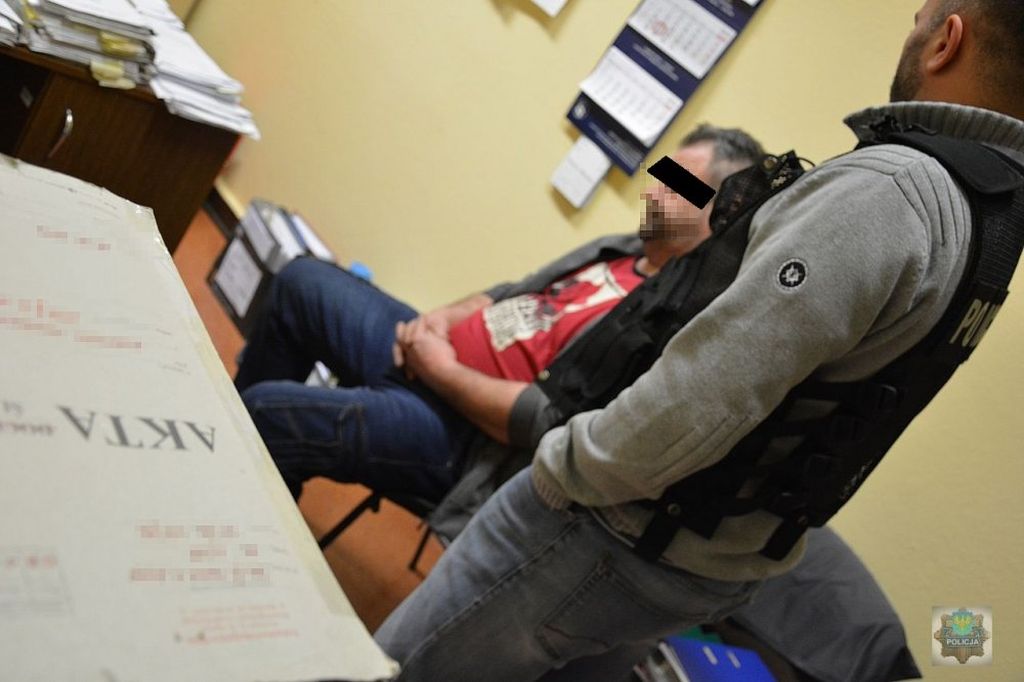 nielegalne składowisko odpadów, policja, opolskie, chemikalia w Brzęczkowicach