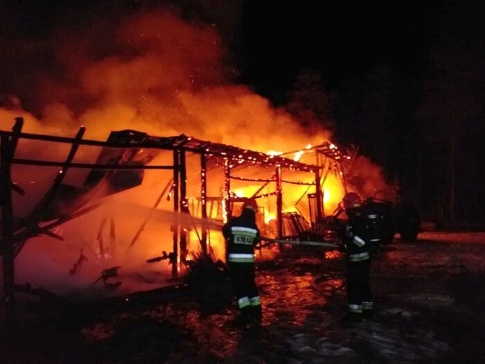 pożar, strażacy, OSP, pożar we wsi budry, warmińsko-mazurskie