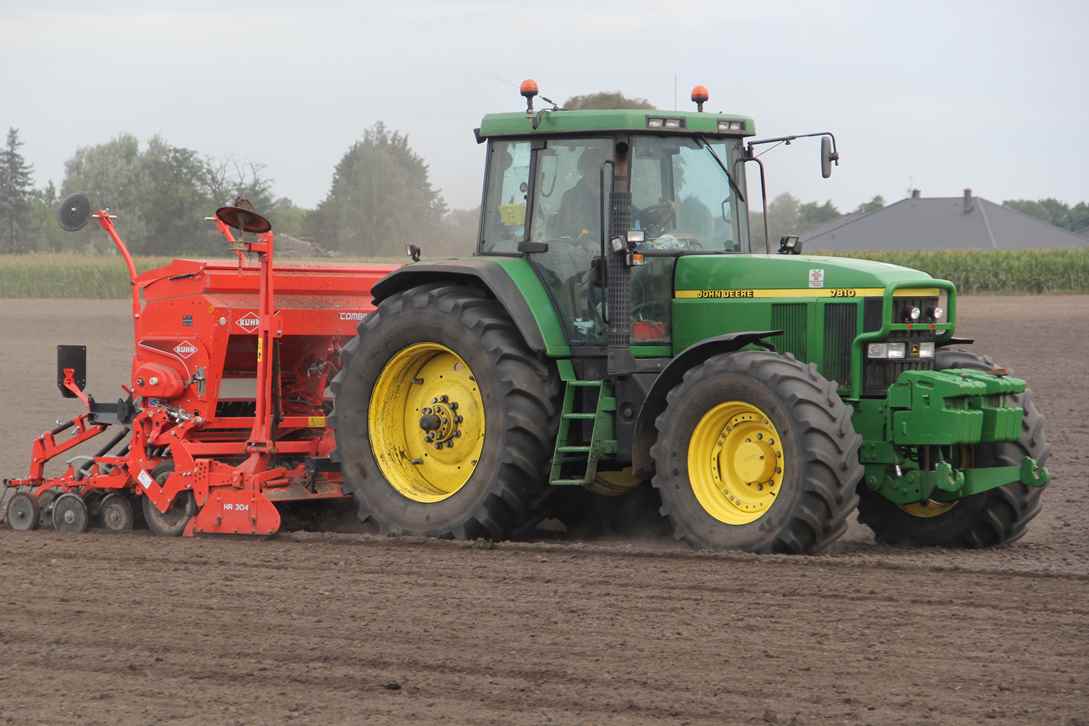 John Deere 6215R