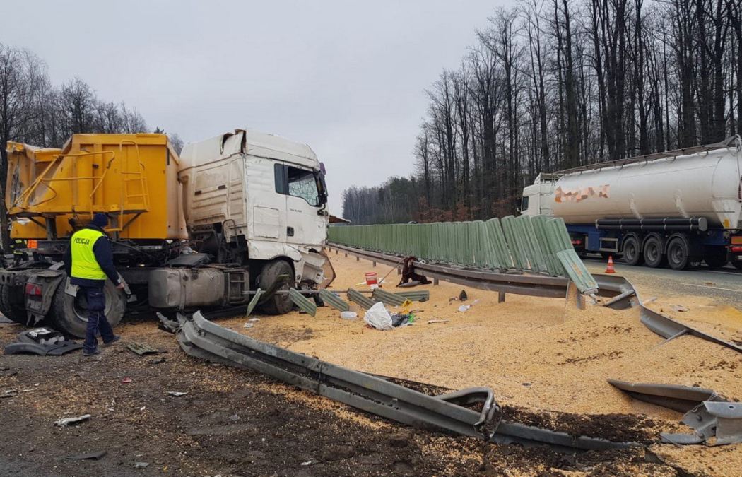 wypadek, kukurydza na S7, mazowieckie, Białobrzegi, kukurydza na drodze