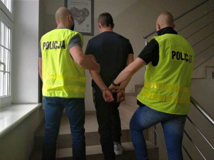 podpalił stodołę żony, przestępczość, policja, gmina Karczmiska, Lubelszczyzna