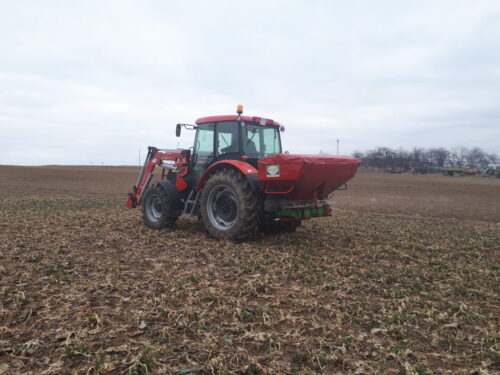 rozsiewacz, ciągnik, pole, rzepak, Sahryń