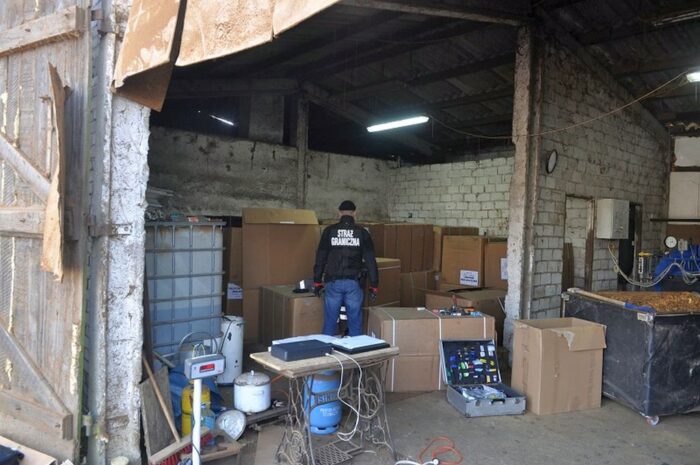 nielegalny skład i wytwórnia krajanki tytoniowej, policja, straż graniczna, przestępstwo