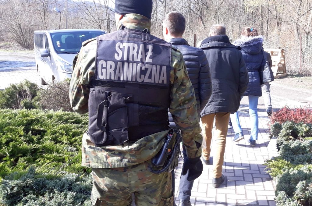 powiat suski, obróbka żywności, nielegalne zatrudnienie, straż graniczna, kontrole gospodarstw