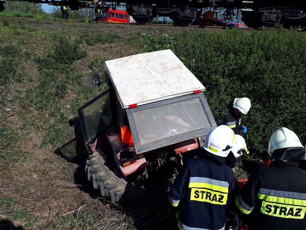 wypadek, pociąg uderzył w traktor, policja, opolskie