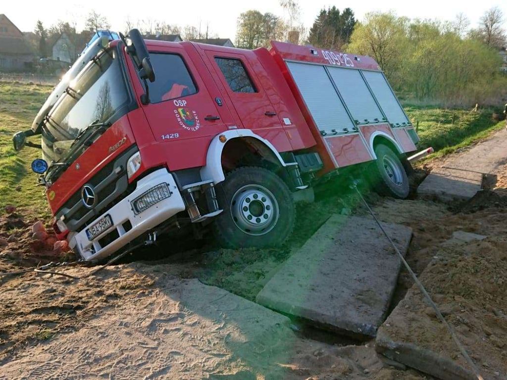 wypadek, straż pożarna, OSP, zdarzenie drogowe, strażacy
