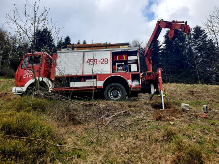 wypadek, traktor wywrócił się tam na bok, małopolskie