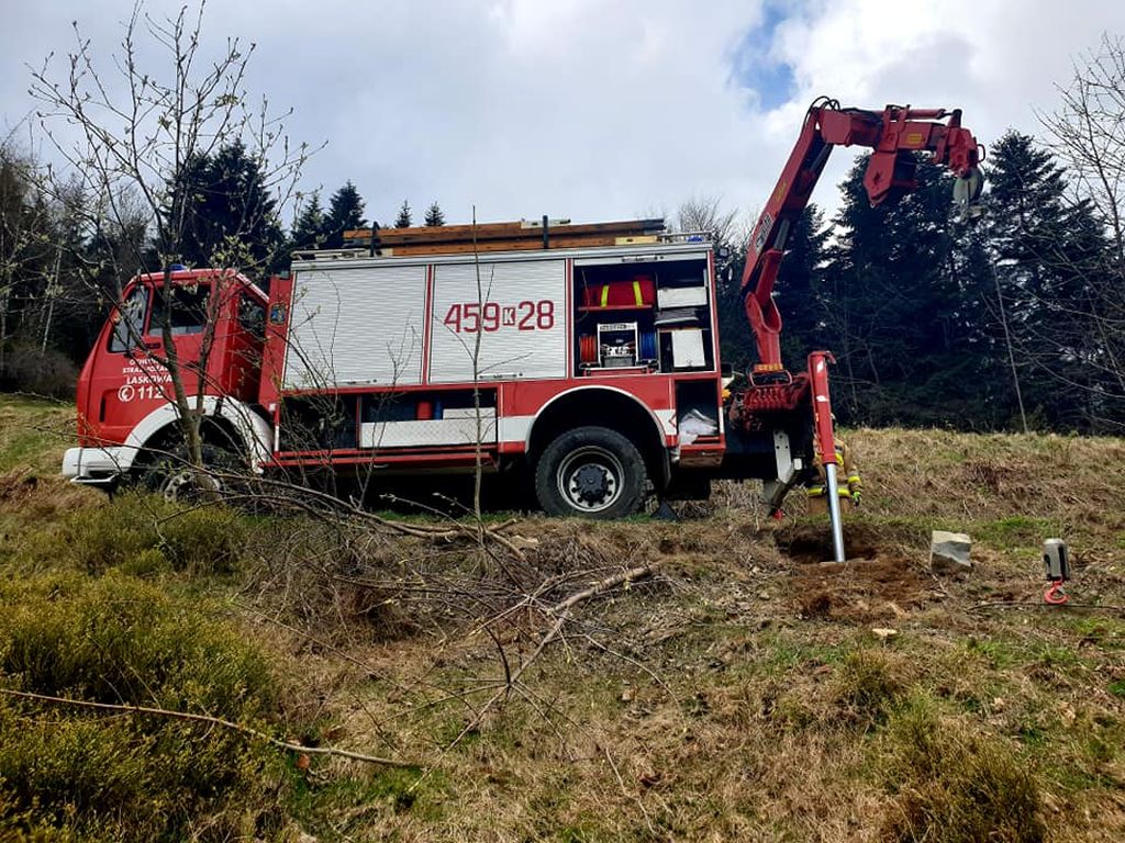 wypadek, traktor wywrócił się tam na bok, małopolskie
