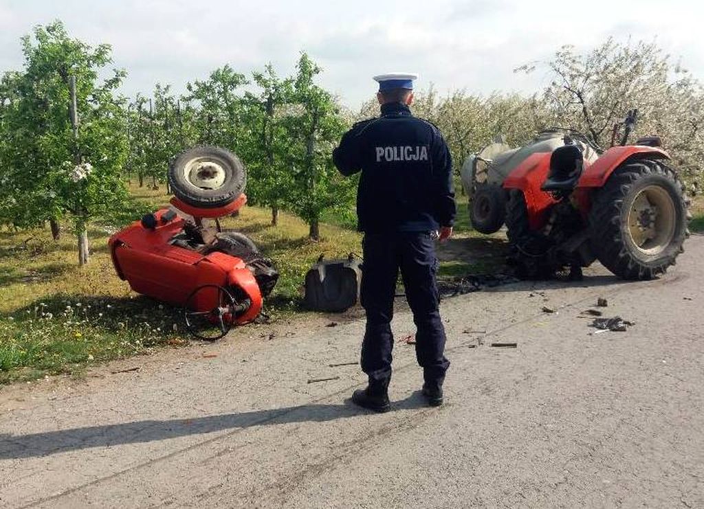 wypadki z udziałem ciągników, wypadki na drogach, Nowy Kłopoczyn, rawa mazowiecka, lotnicze pogotowie ratunkowe