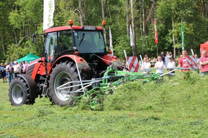 Pokazy polowe maszyn zielonkowych Agromy Sępólno Krajeńskie