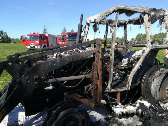 pożar ciągnika rolniczego, Horodnianka, powiat sokólski, podlasie, koszenie traw na łące, OSP Suchowola