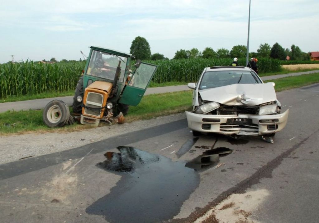 wypadki z udziałem ciągników, wypadki na drogach, Strzeszkowo, powiat wągrowiecki, szówsko, powiat jarosławski