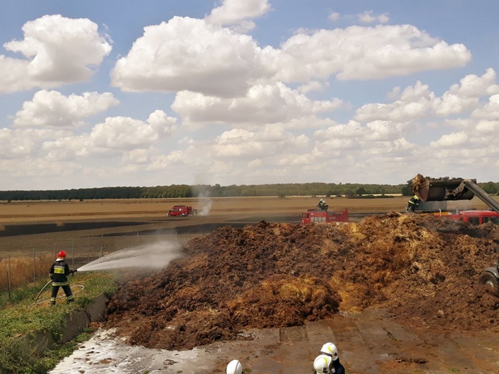 pożar ścierniska, pożar stodoły, Nienaszów, powiat jarosławski