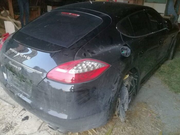 Porsche Panamera, KMP w Lublinie, kradzież samochodu, samochód w stodole, zarzut paserstwa, gospodarstwo rolne