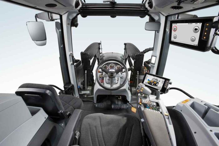 Valtra_dwa terminale_ISOBUS