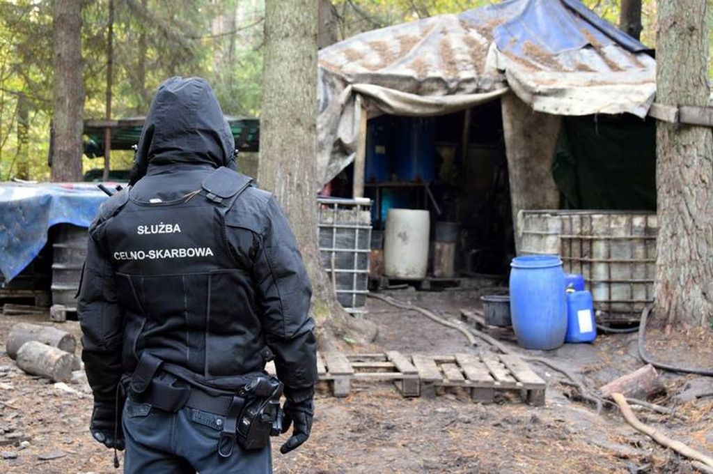 bimbrownia, nielegalna produkcja alkoholu, Szudziałowo, powiat sokólski, Krajowa Administracja Skarbowa