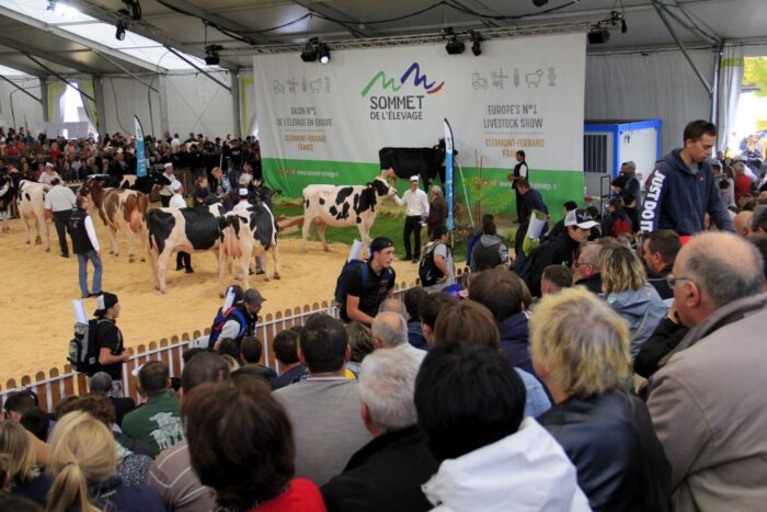 Sommet de l'Élevage, targi hodowlane we Francji, bydło mięsne, pokaz zwierząt hodowlanych, wizyty na fermach zwierząt.