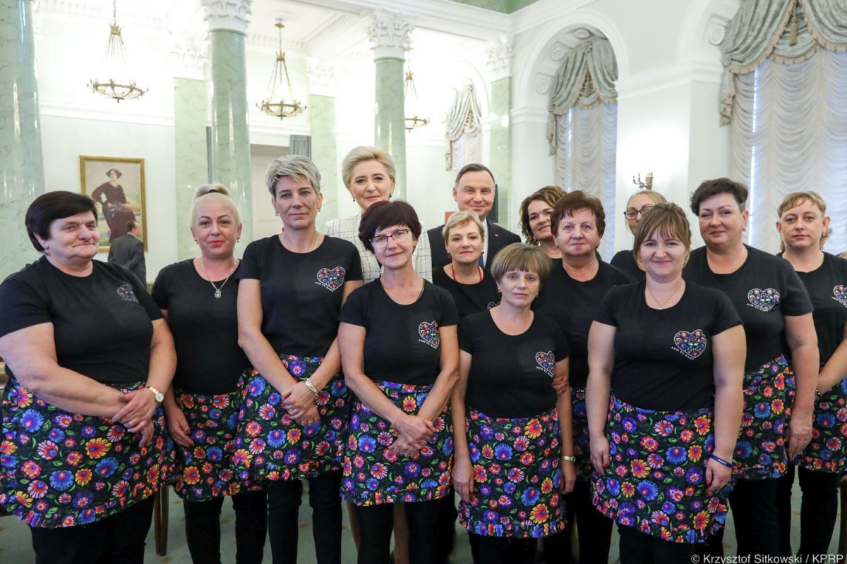 koła gospodyń wiejskich, arimr, wsparcie dla gospodyń, kultura lokalna, stroje ludowe