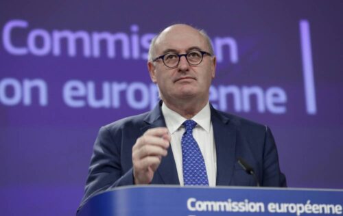 phil hogan, komisarz ds.rolnictwa, bruksela, dopłaty, pomoc dla rolnictwa