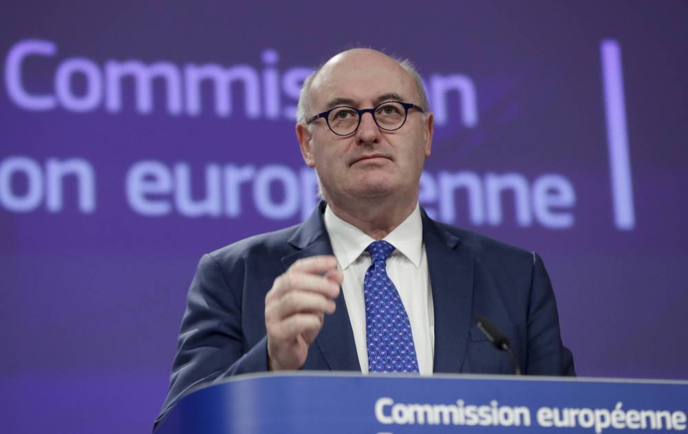phil hogan, komisarz ds.rolnictwa, bruksela, dopłaty, pomoc dla rolnictwa