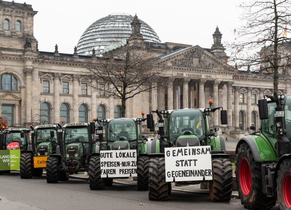 Tysiące traktorów zmierza do stolicy na protest - Agropolska