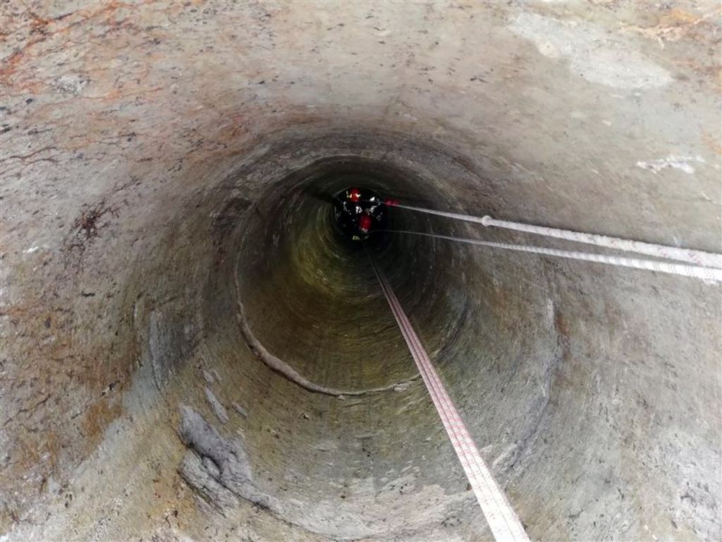 Osiek, powiat oświęcimski, straż pożarna, kobieta wpadła do studni